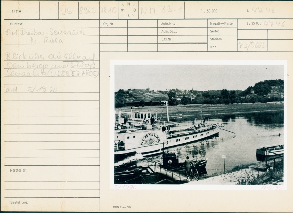 foto Diesbar Seußlitz Nünchritz aan de Elbe, salonboot Schmilka, wijngaarden en kasteel, 1970