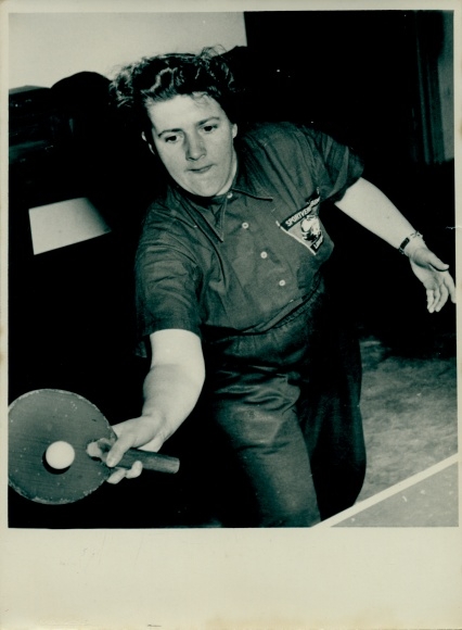 Photo table tennis tournament women Oberliga, Inge Hoffmann, Lok. Stendal, 1955