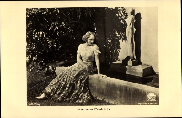 Postcard actress Marlene Dietrich, portrait, Ross Verlag 7293/1