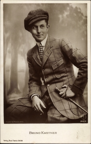 Postcard actor Bruno Kastner, portrait, cap, smoking cigarette, Ross Verlag 343 2