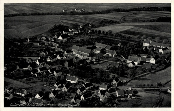 Ak Gutenzell Hürbel Oberschwaben Württemberg, Luftaufnahme, Dorfansicht, ländliche Umgebung,  