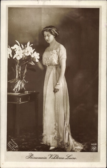Postcard Princess Victoria Luise of Prussia, Duchess of Brunswick, portrait, NPG 4508