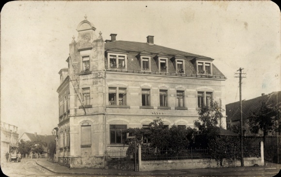 Postcard Königsbrück in Upper Lusatia, apartment building at the intersection
