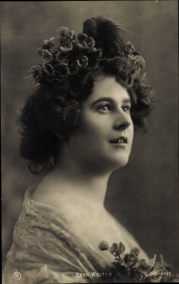 Postcard Opera Singer Reta Walter, portrait