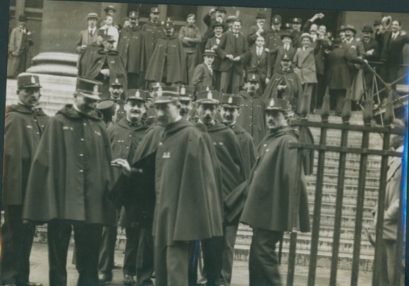 foto Paris II, op de beurs, de accountants, bankier Rosenberg 1914