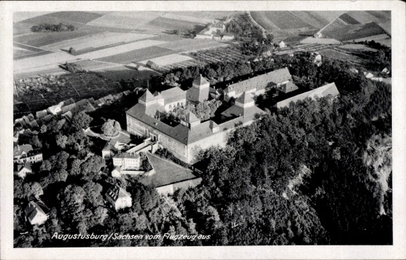 Ak Augustusburg im Erzgebirge, Fliegeraufnahme, Schloss