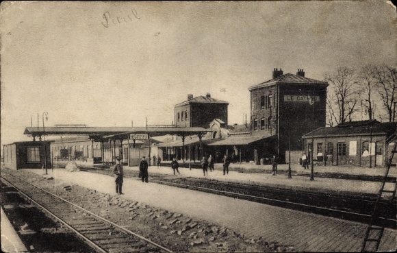 Postcard Le Cateau North, Bahnhof, Gleisseite, The Station