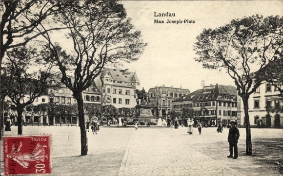Postcard Landau in der Pfalz, Max Josef Platz with view of the equestrian statue, fountain