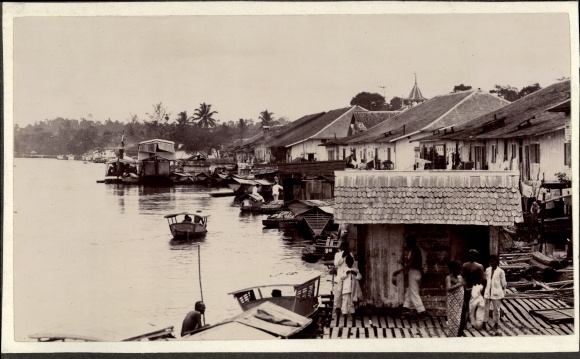 Photo Indonesia, settlement on the shore, port