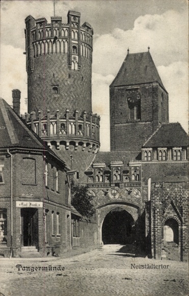 Postcard Tangermünde on the Elbe, Neustädtertor