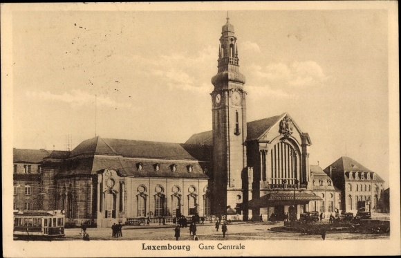 Postcard Luxembourg, Gare centrale, view of the train station, street side, tram