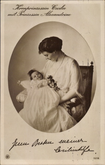 Ak Kronprinzessin Cecilie von Preußen, Prinzessin Alexandrine, Cecilienhilfe, NPG 5218