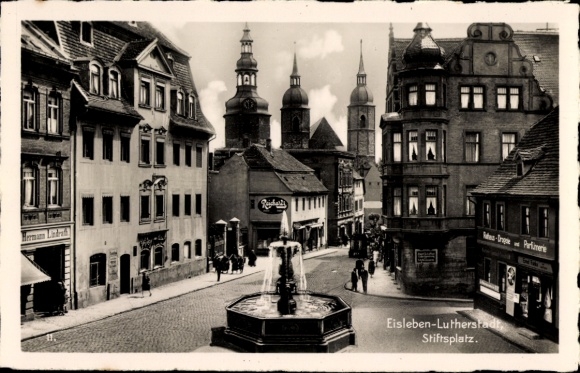 Postcard Lutherstadt Eisleben Saxony-Anhalt, Stiftsplatz, G. Hermann Lindrath, E. Funke Rathausdrogerie