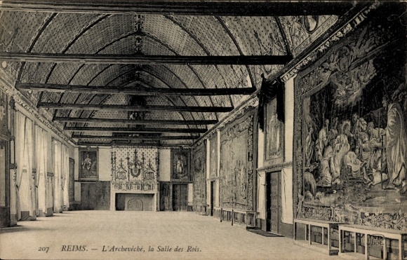 Ak Reims Marne,  L'Archevéché, Salle des Rois, Innenansicht,  Wandteppiche