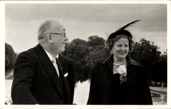 PC Juliana of the Netherlands with French President Vincent Auriol, 1950