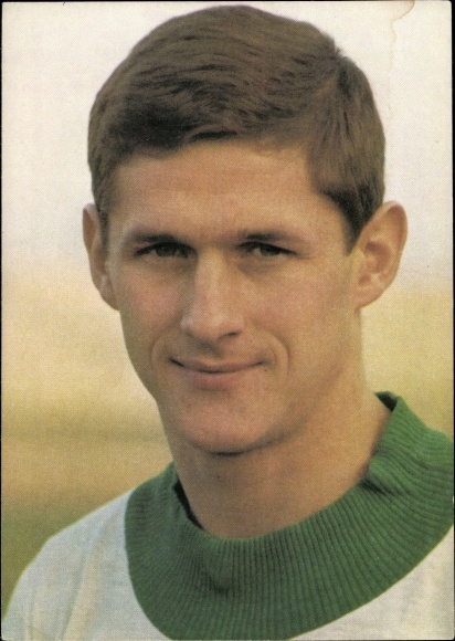 Postcard soccer player Max Lorenz, portrait, Aral collection picture