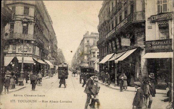 Ak Toulouse Haute Garonne, Straße mit Geschäften, Straßenbahn, Menschen,  