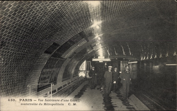 Postcard U-Bahn Paris, Interior view of an underground Metropolitain station, Direction de Villiers