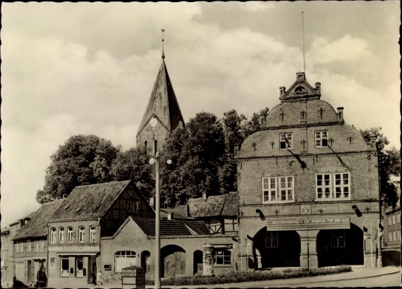Postcard Gadebusch in Mecklenburg, market with town hall