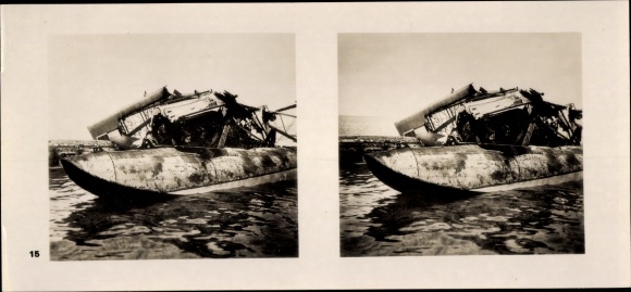 Stereo spatial image photo &quot;The soldiers of the Führer in the field&quot; No. 15 Destroyed Polish plane on Hela