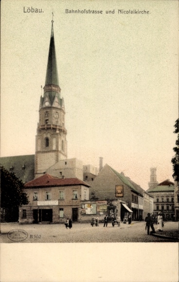 Ak Löbau in der Oberlausitz Sachsen, Bahnhofstraße, Nicolaikirche, Passanten