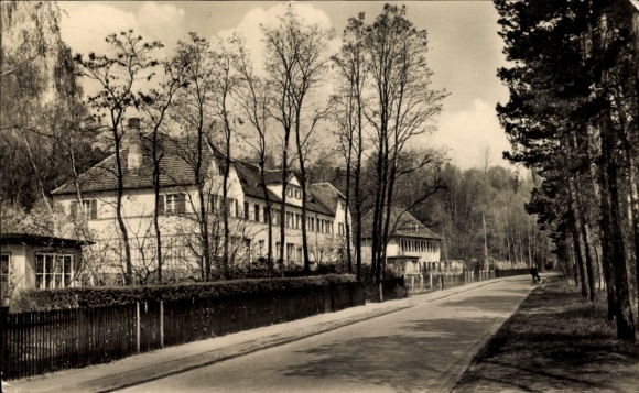 Postcard Premnitz in Havelland, Mozartstraße am See