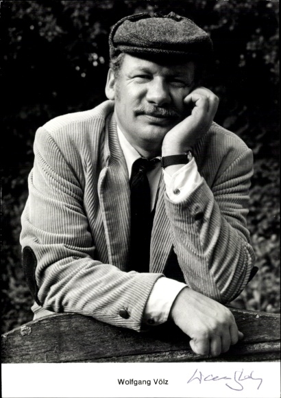 Postcard actor Wolfgang Völz, portrait, autograph, cap