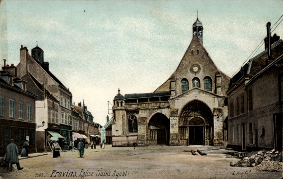 Ak Provins Seine et Marne, Eglise Saint Ayoul,  Architektur, Straßenansicht, bunten Shops