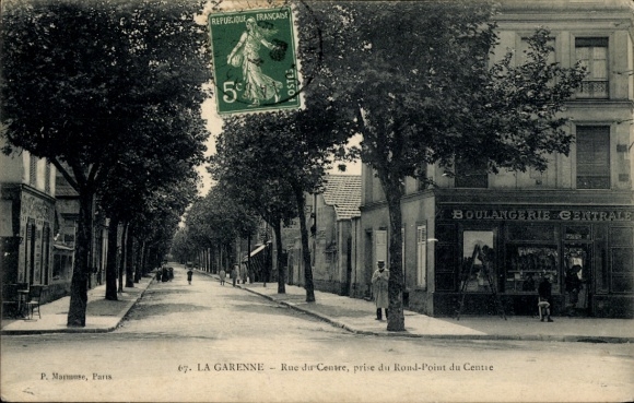 Postcard La Garenne Colombes Hauts de Seine, Rue du Center, Boulangerie Centrale, P. Manuse, REPUBLIQUE