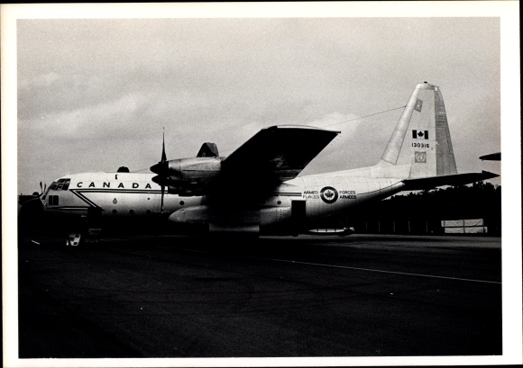 Zdjęcie kanadyjskiego samolotu wojskowego Lockheed C 130
