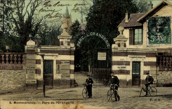 Ak Montmorency Val d’Oise, Eingang zum Parc de l'Orangerie, zwei Radfahrer,  Architektur