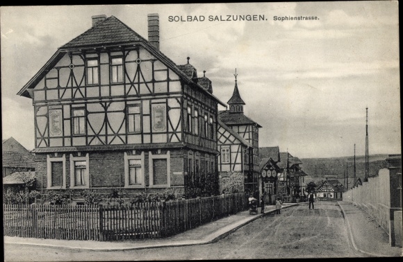 Postcard Bad Salzungen in the Wartburg district, Sophienstrasse, half-timbered houses