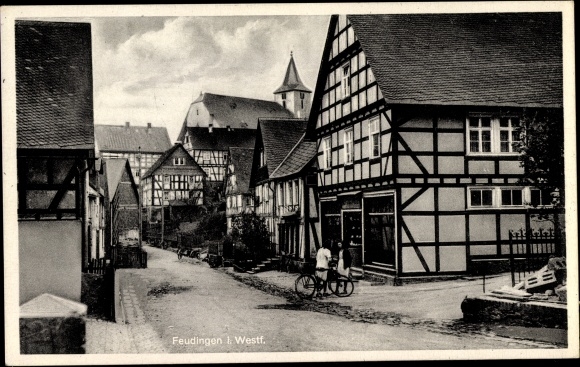 Ak Feudingen Bad Laasphe in de wijk Siegen Wittgenstein, vakwerkhuizen, straat