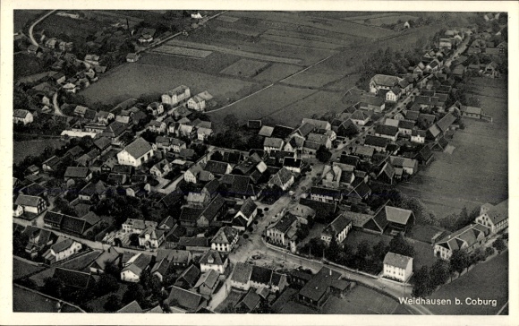 Ak Weidhausen bei Coburg Oberfranken, Luftaufnahme von Weidhausen, Wohngebäude, Straßen, ländlich