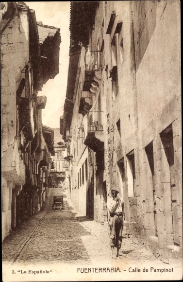 Postcard Fuenterrabia Basque Country, Calle de Pampinot, Man in Basque costume