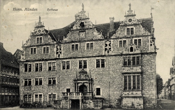 Postcard Hann. Münden in Lower Saxony, view of the town hall, front view, gable