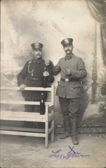Photo Postcard German officers in uniform, standing portrait, bottles