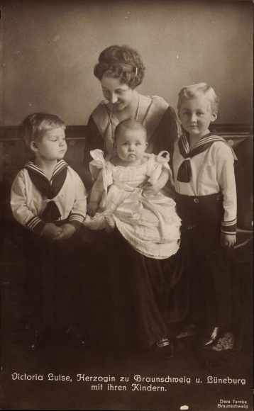 Ak Herzogin Viktoria Luise zu Braunschweig Lüneburg, Prinz Ernst August, Georg Wilhelm, Friederike