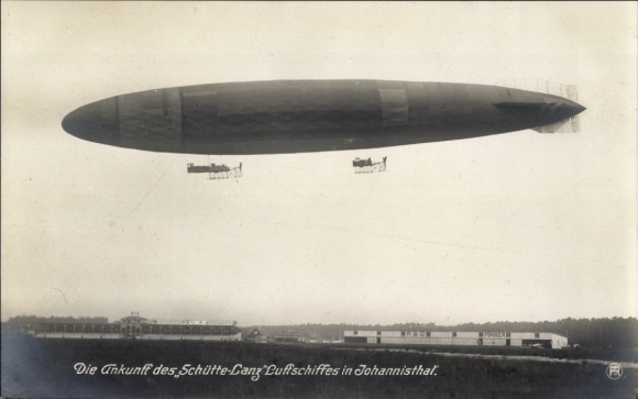 Postcard Berlin Treptow Johannisthal, airship Schütte-Lanz, airfield