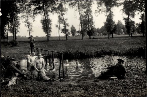 Photo Marquette lez Lille Nord, bath, bathing soldiers, WWI