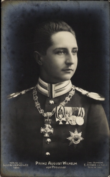 Ansichtkaart Prins August Wilhelm van Pruisen, Liersch 1505, uniform, medaille