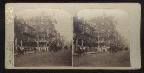 Stereo photo Busy street scene with bus in London