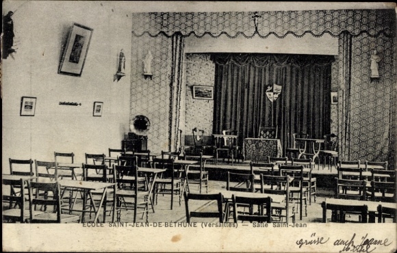 Picture Versailles Yvelines, classroom, chairs, curtain, stage, Ecole Saint-Jean-de-Bethune