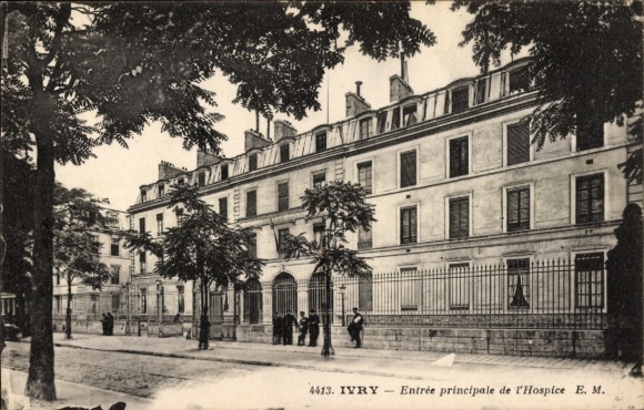 Ak Ivry sur Seine Val de Marne, Hauptportal des Hospice E. M.,  Gebäude, Bäume, Menschen