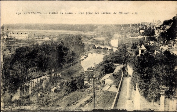 Postcard Poitiers Vienne, Vallée du Clain, view from the gardens of Blossac, river, street, bridge