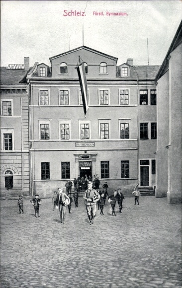 Ak Schleiz im Vogtland Thüringen, Fürstliches Gymnasium,  Architektur, Schülergruppe, Stadtansich