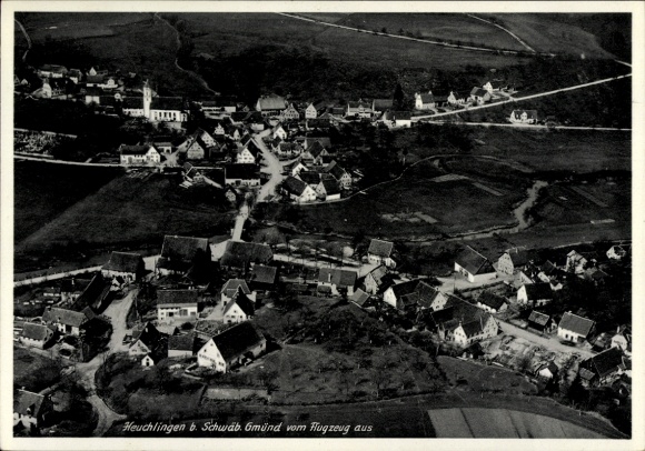 Ak Heuchlingen im Ostalbkreis, Luftaufnahme von Heuchlingen, Flugzeugperspektive, Wohnhäuser und 