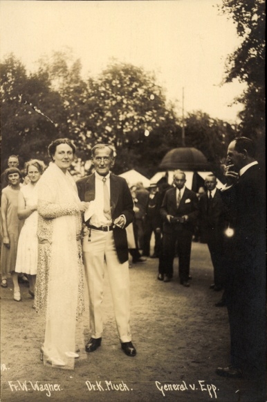 Photo Postcard Bayreuth in Upper Franconia, Festival, Winifred Wagner, Dr. K. Much, General von Epp