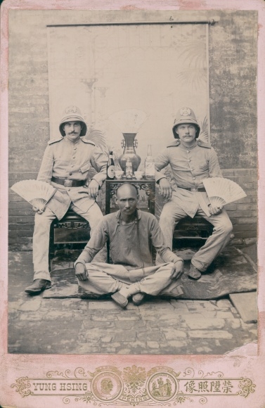 Cabinet photo Yung Hsing, Beijing Peking China, German colonial officials, portrait with native
