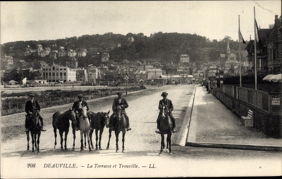 Ak Deauville Calvados, La Terrasse et Trouville